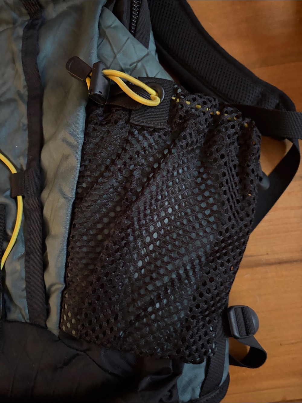 Mountainsmith Wraith Green and Yellow Lightweight Outdoor Backpack - Picture 4 of 7